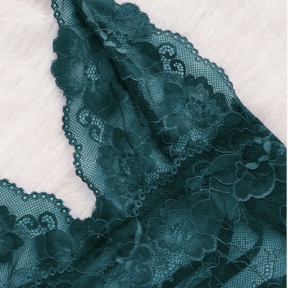 🆕Gorgeous green lace tie back romper - Picture 3 of 4